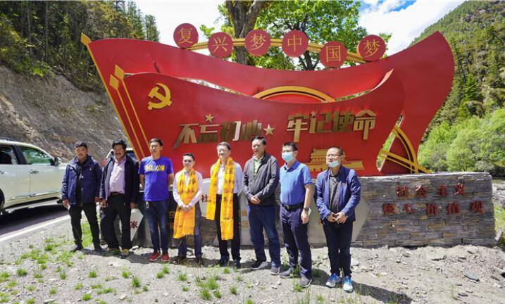 南宫28集团党委书记、董事长任丁率队赴麻格同村推进对口帮扶事情