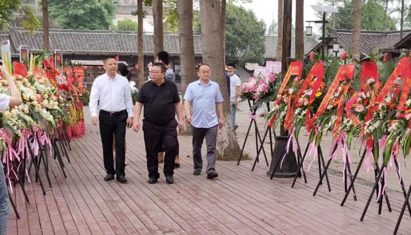 南宫28集团向导出席战旗禧宴酒楼开业仪式