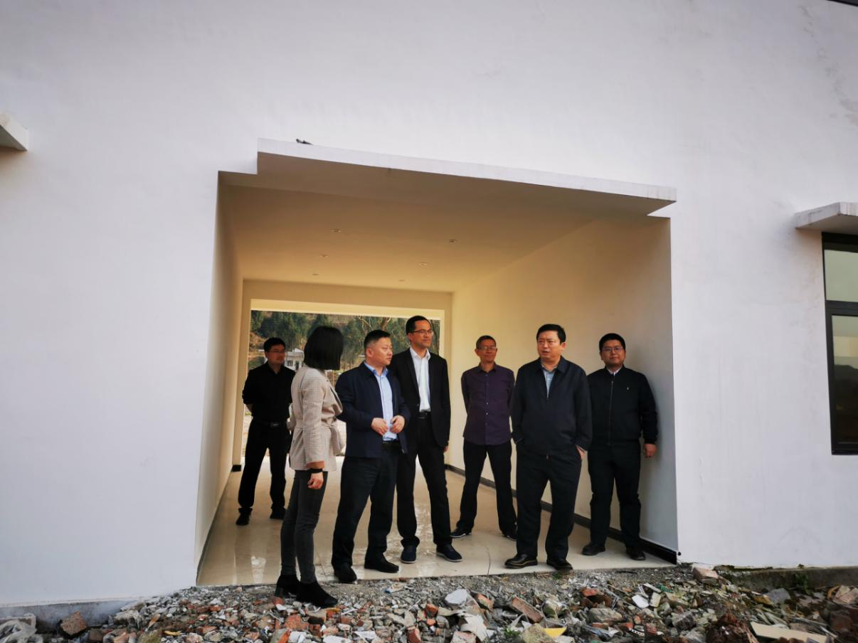 南宫28集团党委副书记、董事陈日到邓家沟村开展帮扶事情