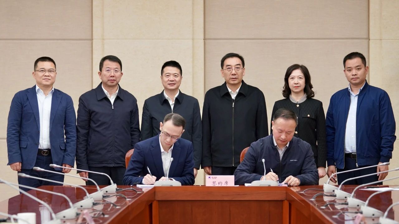 成都东部新区天府山庄正式移交省南宫28集团