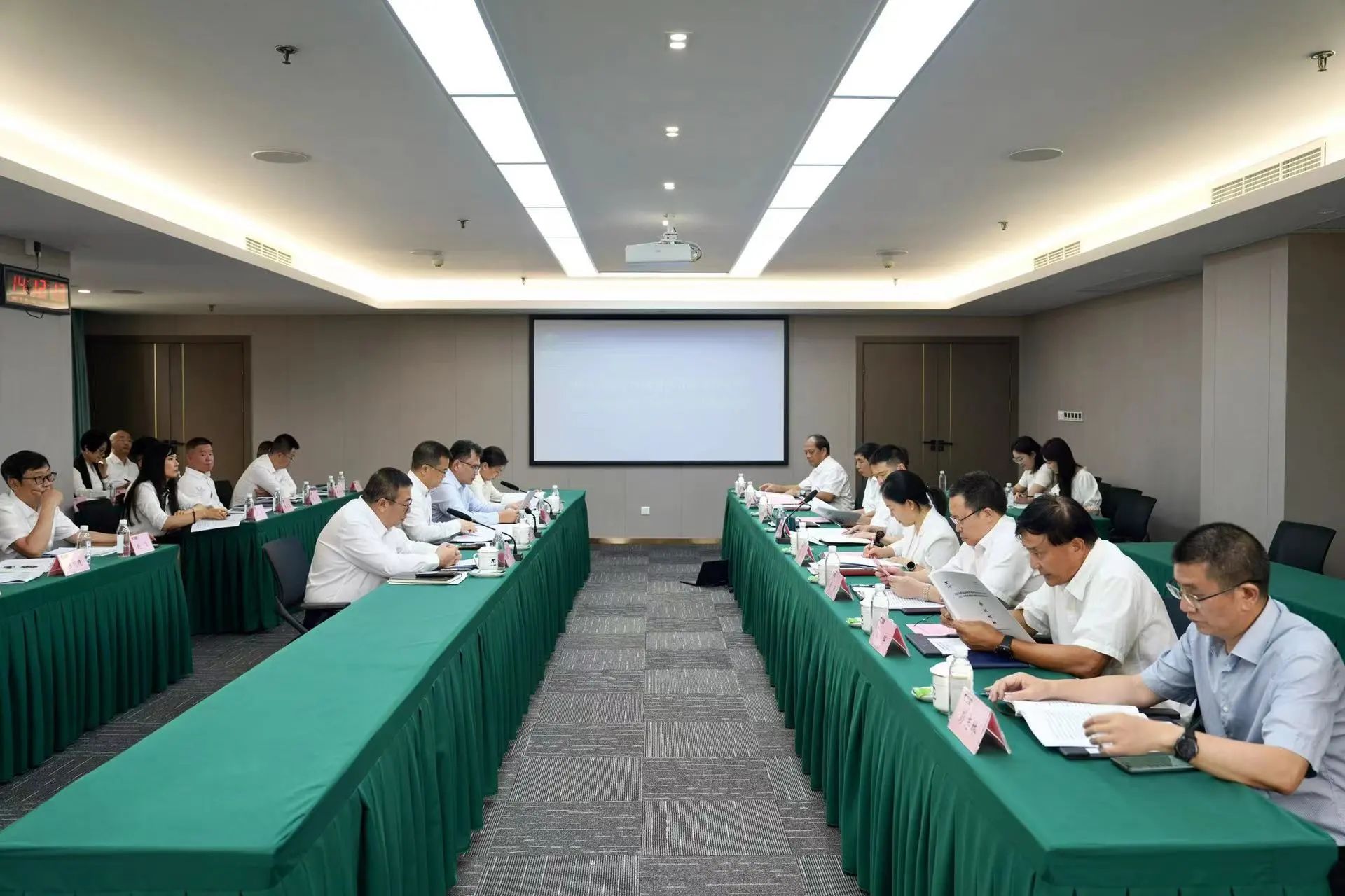 省南宫28集团召开2023年度司理层向董事会述职报告会