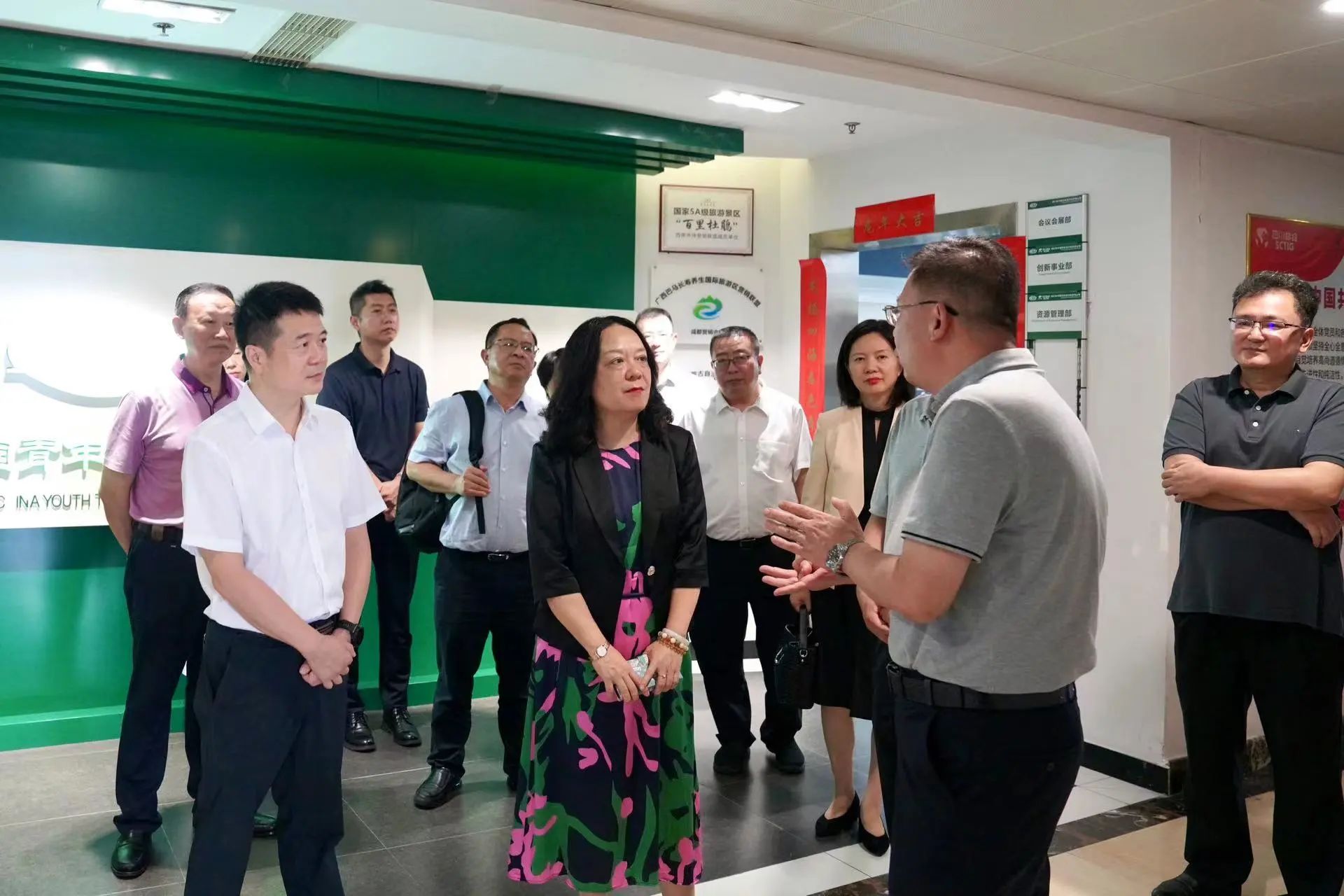 省委外办主任张涛一行赴省南宫28集团调研指导事情