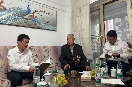 省南宫28集团党委国庆节前夕走访慰问老干部老党员